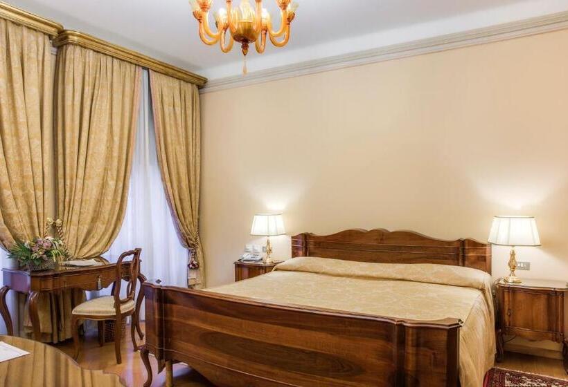 اتاق سوپریور, Villa Fenaroli Palace
