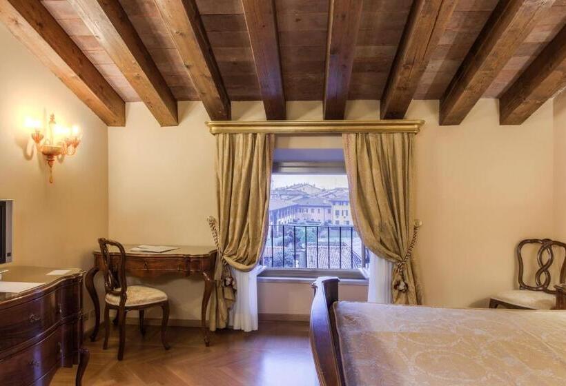 اتاق لوکس, Villa Fenaroli Palace