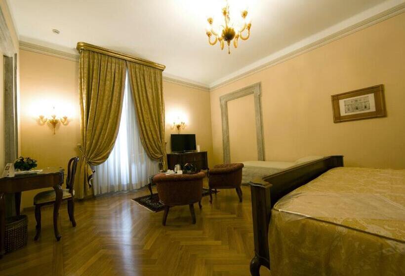 سوییت جونیور, Villa Fenaroli Palace