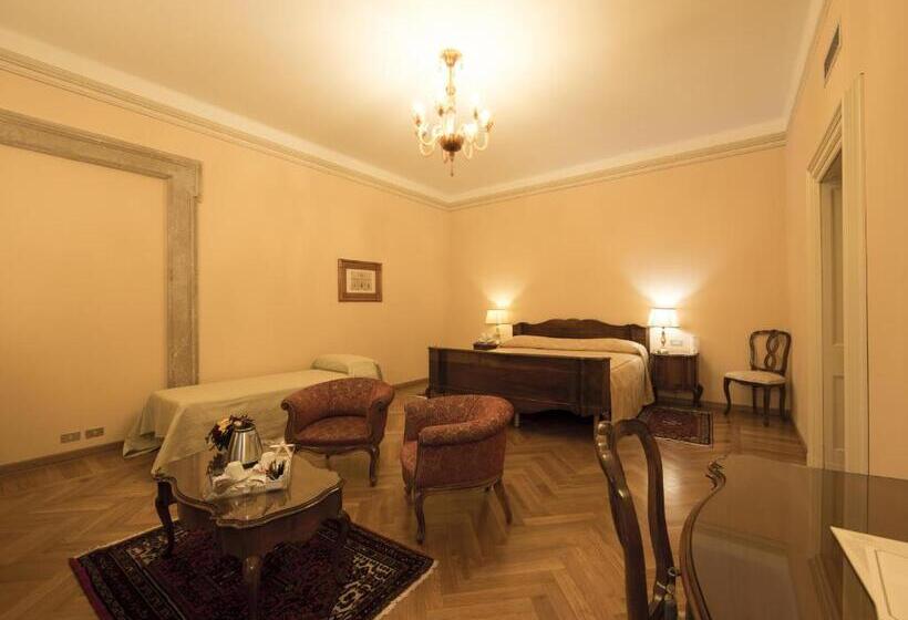 سوییت جونیور, Villa Fenaroli Palace