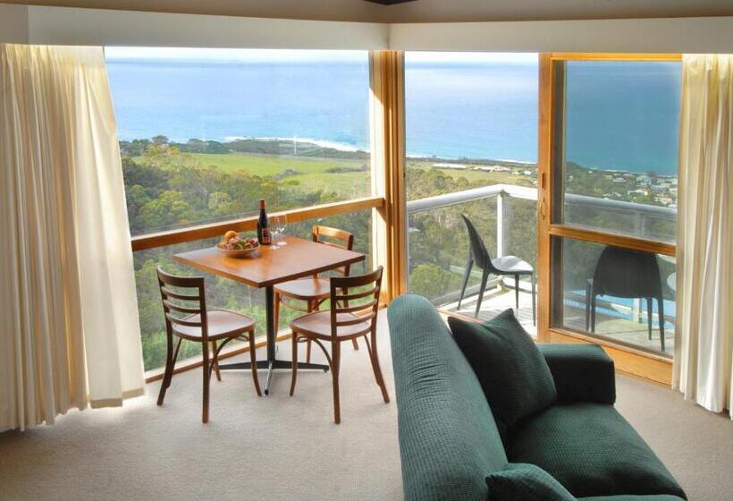 سوئیت 2 خوابه, Chris S Beacon Point Restaurant & Villas