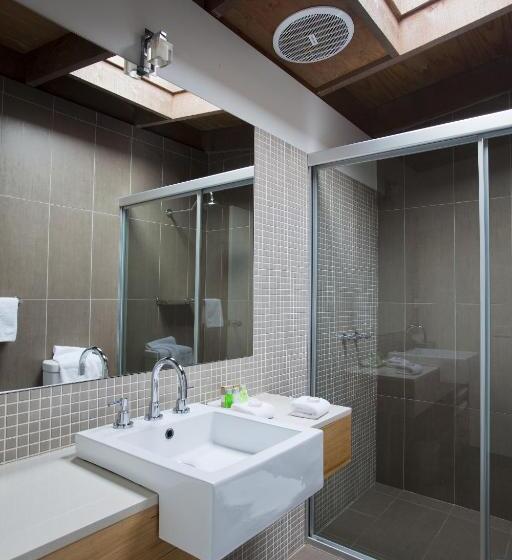 ویلای 2 خوابه, Chris S Beacon Point Restaurant & Villas