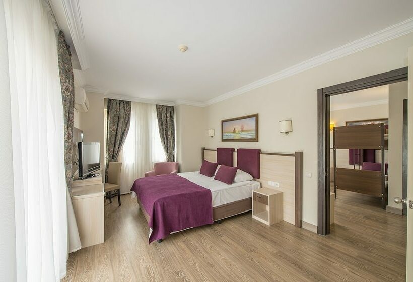 اتاق خانوادگی با تختخواب سفری, Crystal Aura Beach Resort & Spa   Ultimate All Inclusive