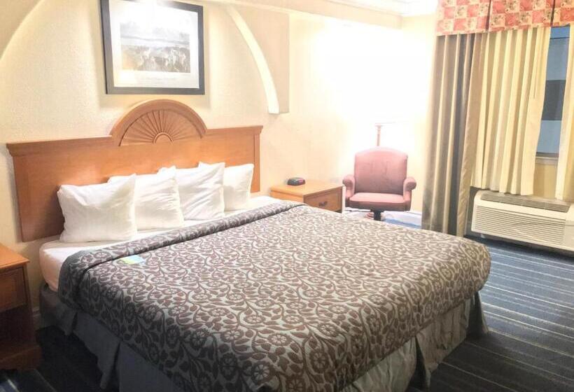 اتاق استاندارد با تخت بزرگ, Days Inn By Wyndham San Antonio Airport