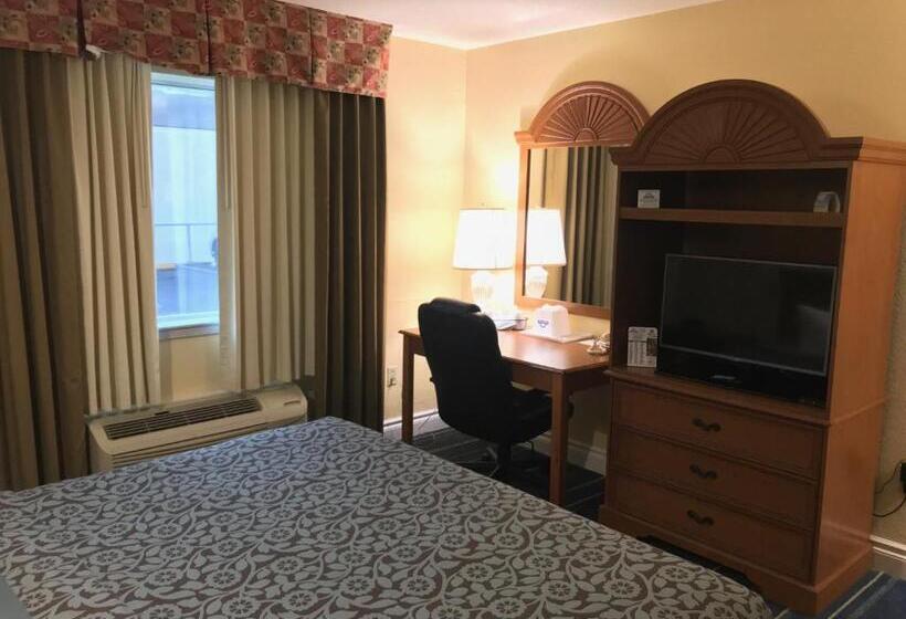 Standard Room King Bed Adapted for people with reduced mobility, Days Inn By Wyndham San Antonio Airport