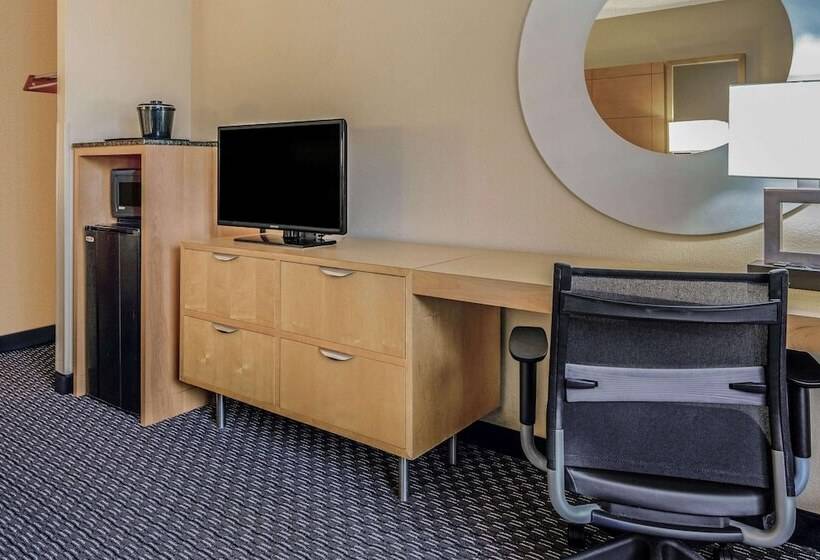 Deluxe Suite, La Quinta Inn & Suites By Wyndham Naples Downtown