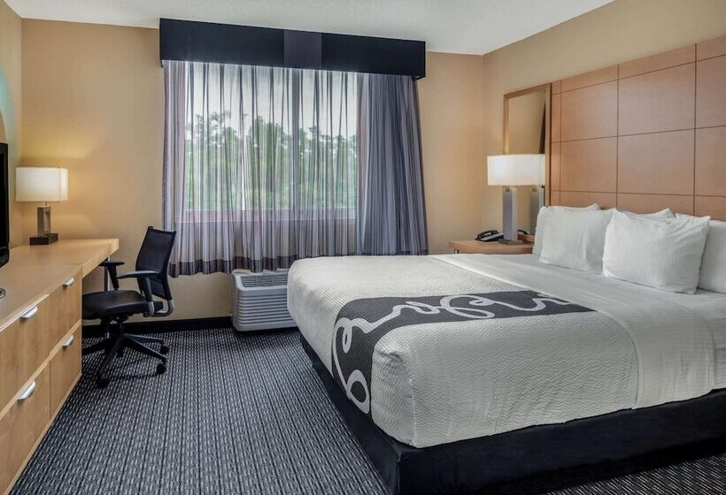 Deluxe Suite, La Quinta Inn & Suites By Wyndham Naples Downtown