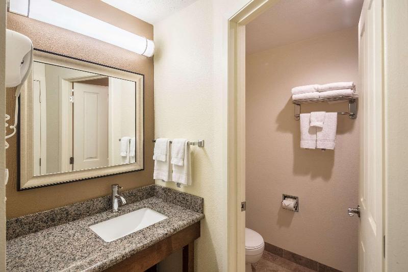 اتاق استاندارد با تخت بزرگ, Quality Inn & Suites Coeur d'Alene