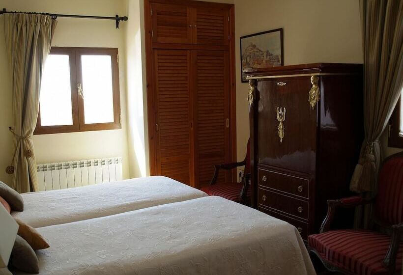 Standard Room, Residencia Real Del Castillo De Curiel