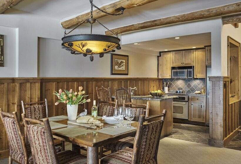 سوئیت 2 خوابه, The Whiteface Lodge