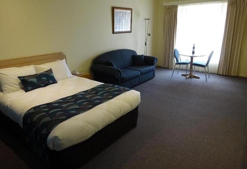 Deluxe Room with Hot Tub, Victoria Lodge Motor Inn & Apartments