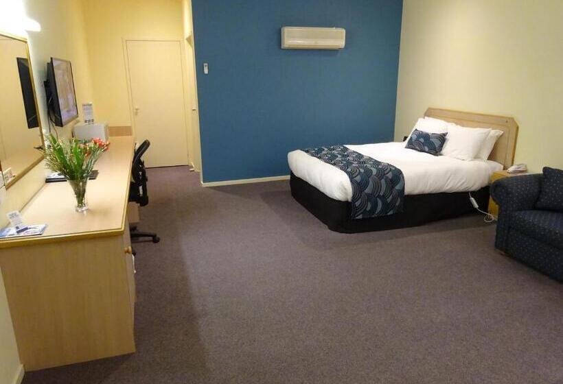 Deluxe Room with Hot Tub, Victoria Lodge Motor Inn & Apartments