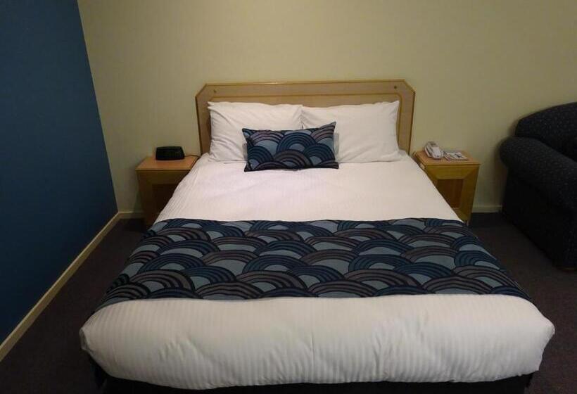 Deluxe Room with Hot Tub, Victoria Lodge Motor Inn & Apartments