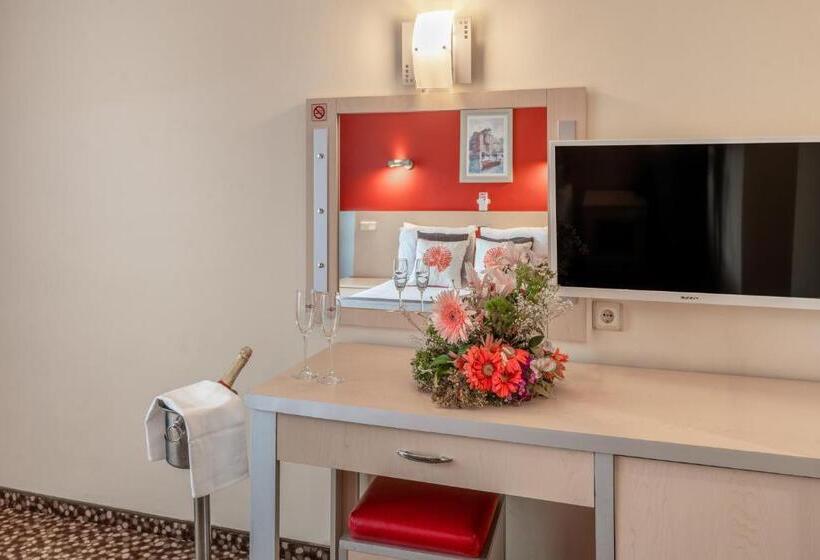 اتاق استاندارد با چشم‌انداز استخر, Grand Viking Hotel   All Inclusive