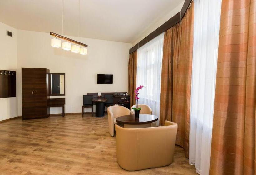 Deluxe Room with Balcony, Spatz Apart