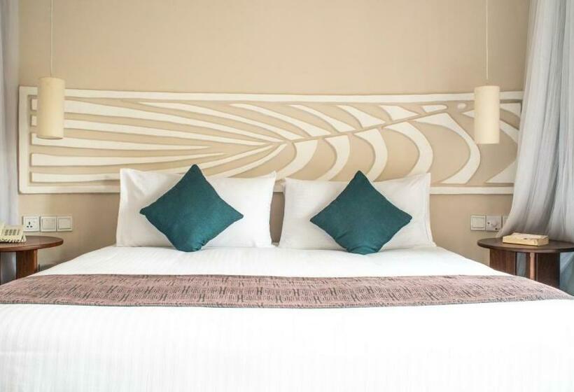 اتاق لوکس با چشم‌انداز استخر, Neptune Village Beach Resort & Spa   All Inclusive