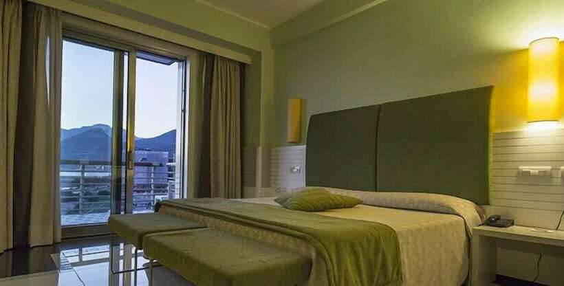 اتاق سوپریور چهار تخته, Grand Hotel Salerno