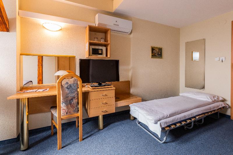 اتاق استاندارد سه نفره, Jordan Guest Rooms Bed And Breakfast