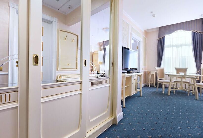 Junior Suite, Europe