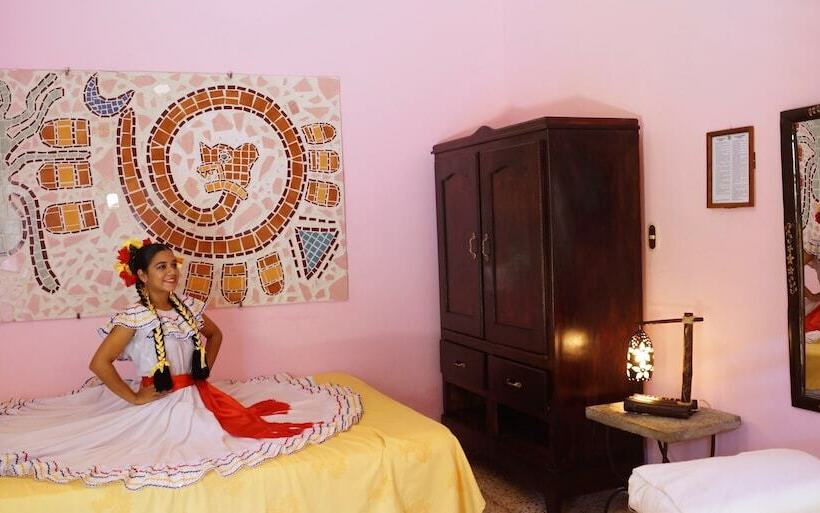 اتاق استاندارد سه نفره, Kekoldi De Granada