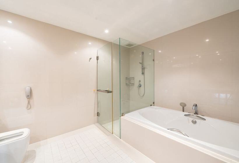 سوئیت رویال, Mom Tri S Villa Royale   Sha Plus