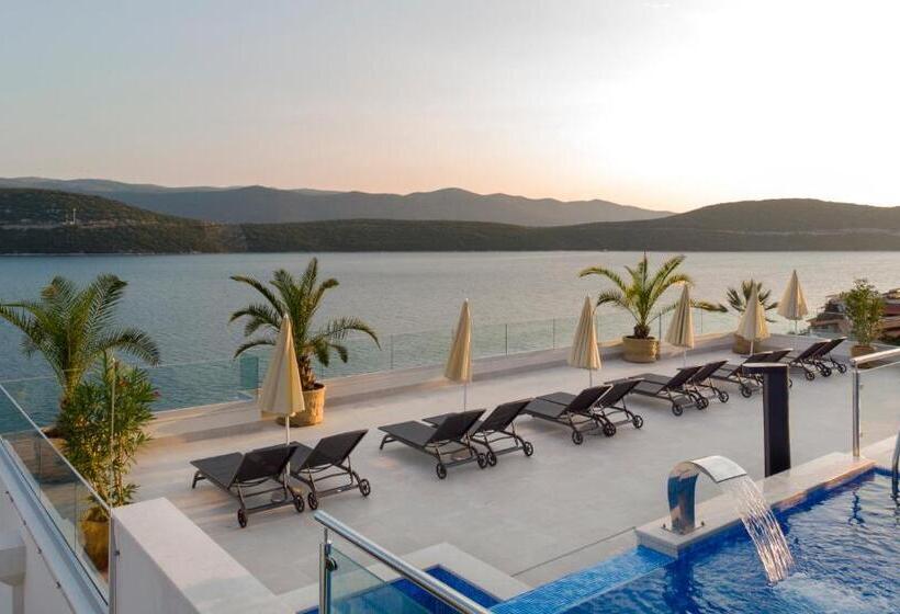 اتاق استاندارد با بالکن و چشم‌انداز دریا, Villa Nova