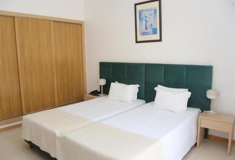 اتاق اساندارد با چشم‌انداز جانبی به دریا, Santa Catarina Algarve