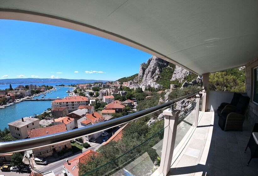 Cameră superioară vedere la mare cu balcon, Villa Dvor