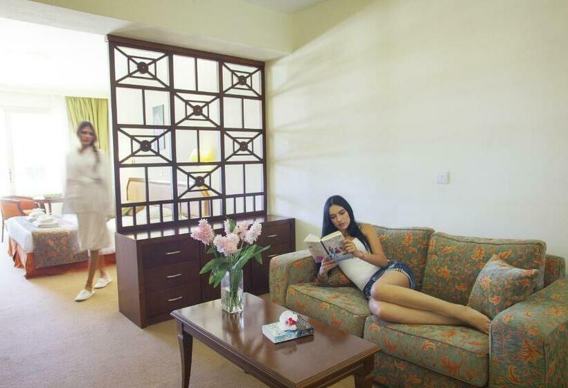 سوییت خانوادگی, Aquamare Beach Hotel & Spa