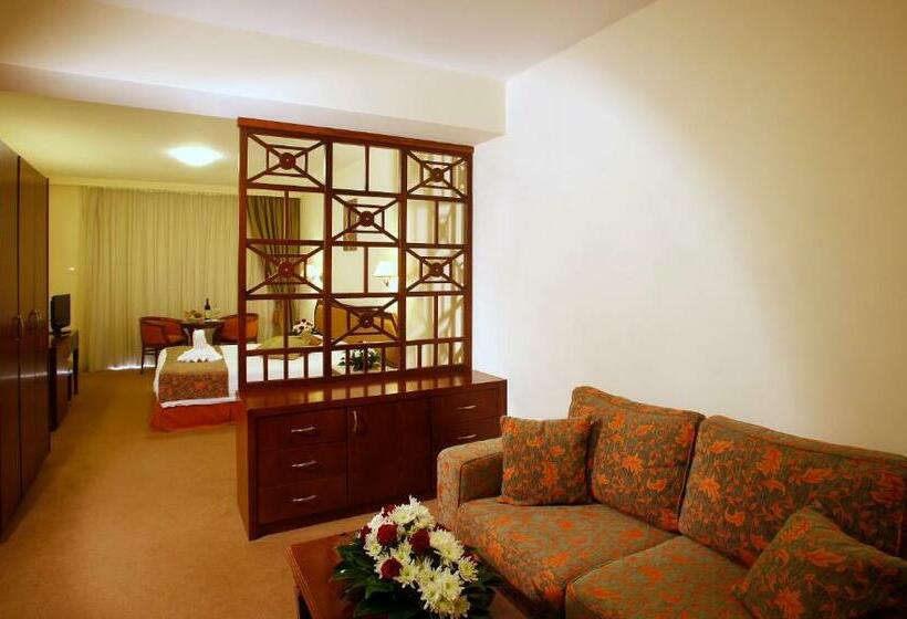 سوییت خانوادگی, Aquamare Beach Hotel & Spa