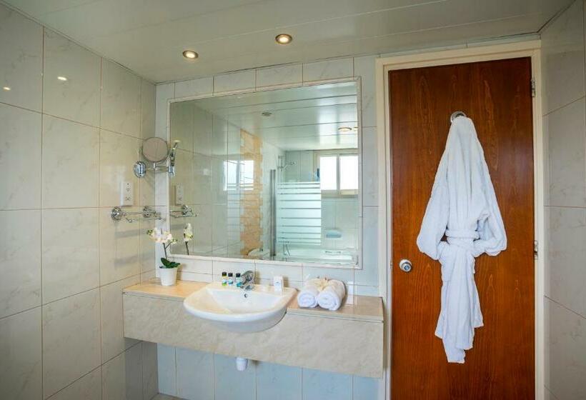 اتاق استاندارد یک تخته با چشم‌انداز, Aquamare Beach Hotel & Spa