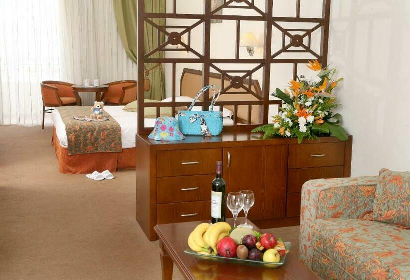 سوییت خانوادگی, Aquamare Beach Hotel & Spa