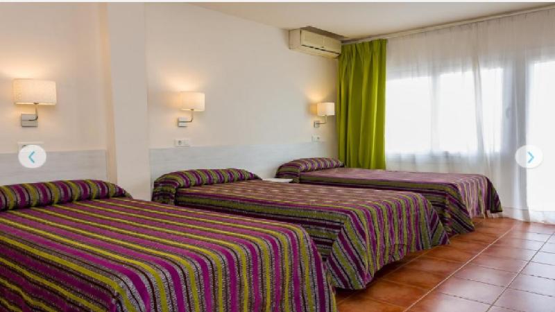 Standard Triple Room with Terrace, Hostal Sol Y Miel