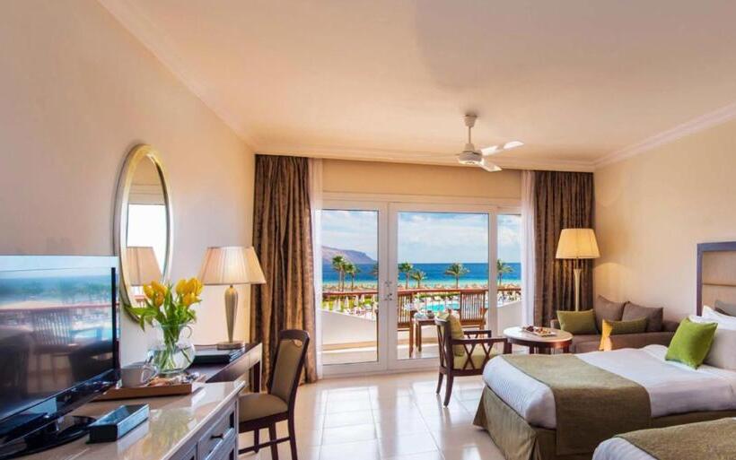 اتاق سه نفره سوپریور با چشم‌انداز دریا, Baron Resort Sharm El Sheikh