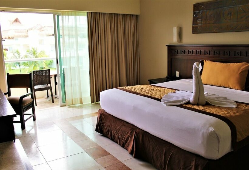 اتاق لوکس با چشم‌انداز باغ, Bluebay Grand Esmeralda - All Inclusive