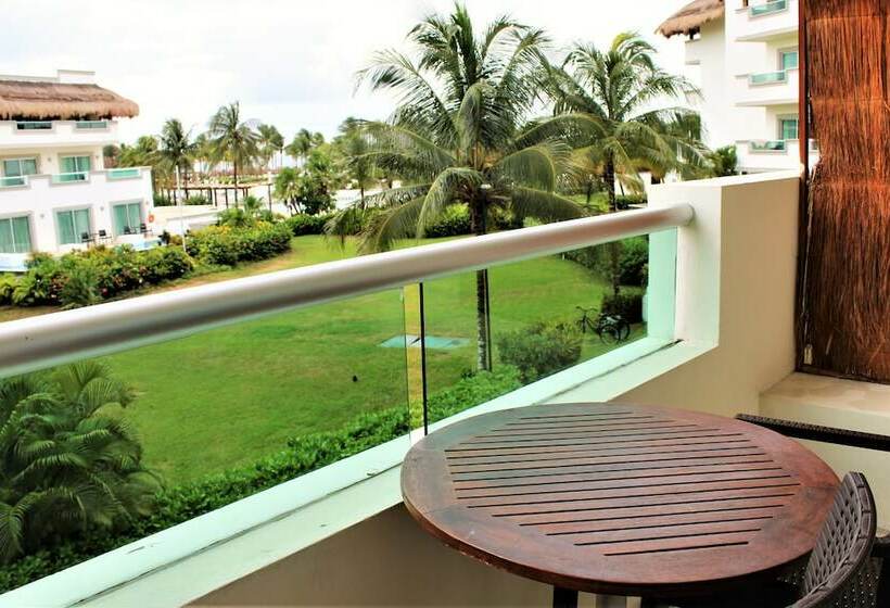 اتاق لوکس با چشم‌انداز باغ, Bluebay Grand Esmeralda - All Inclusive