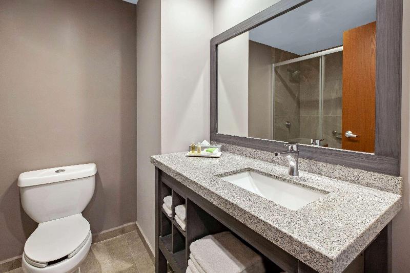 اتاق لوکس با چشم‌انداز شهر, Daios Luxury Living