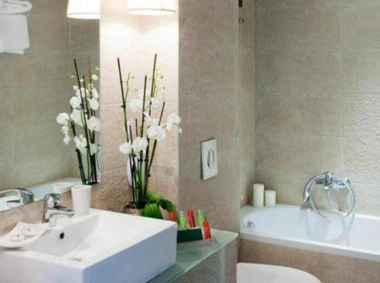 اتاق استاندارد سه نفره, Dovitel Boutique