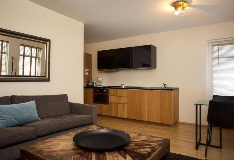 2 Bedroom Apartment, Frón