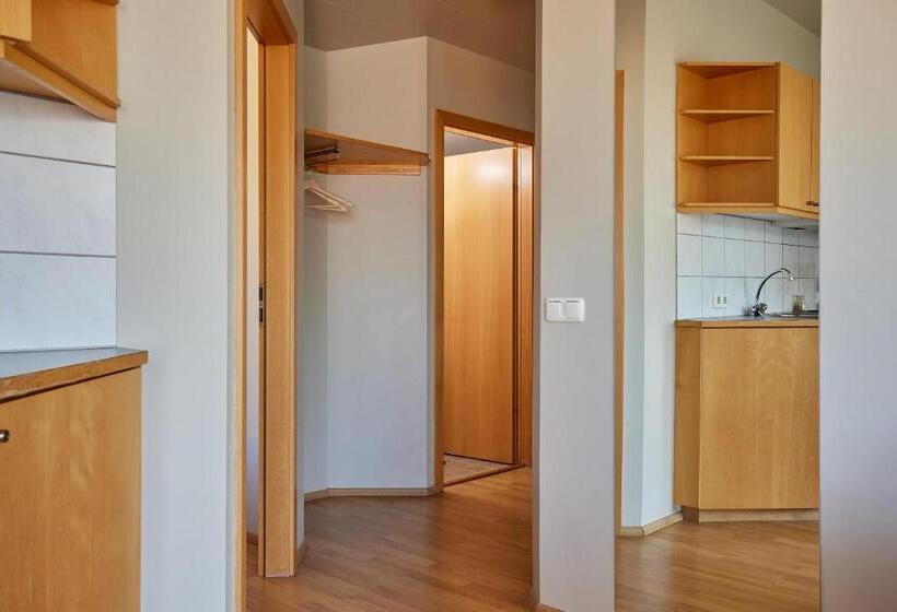 1 Bedroom Apartment, Frón