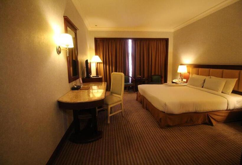 Superior Room, Grand Riverview