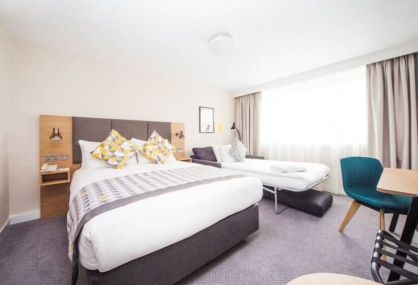 Quarto standard, Holiday Inn London  Gatwick Airport