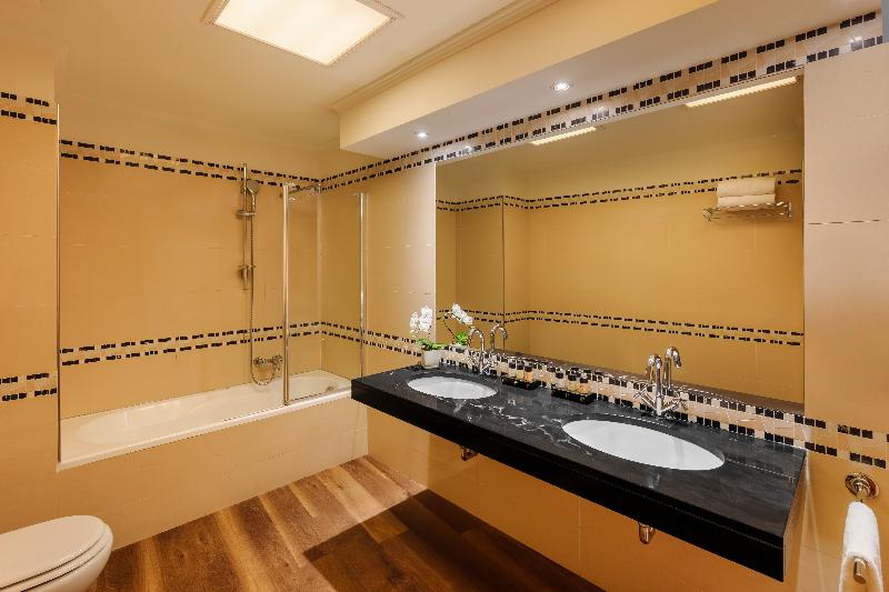 اتاق استاندارد با تخت بزرگ, Holiday Inn London   Gatwick Airport, An Ihg