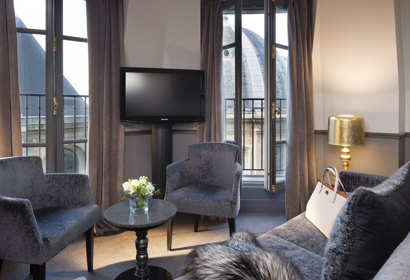 سوییت خانوادگی, Lumen Paris Louvre