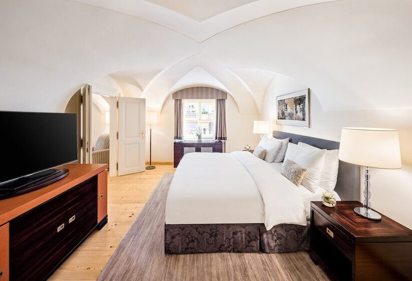 Suite, Mandarin Oriental Prague