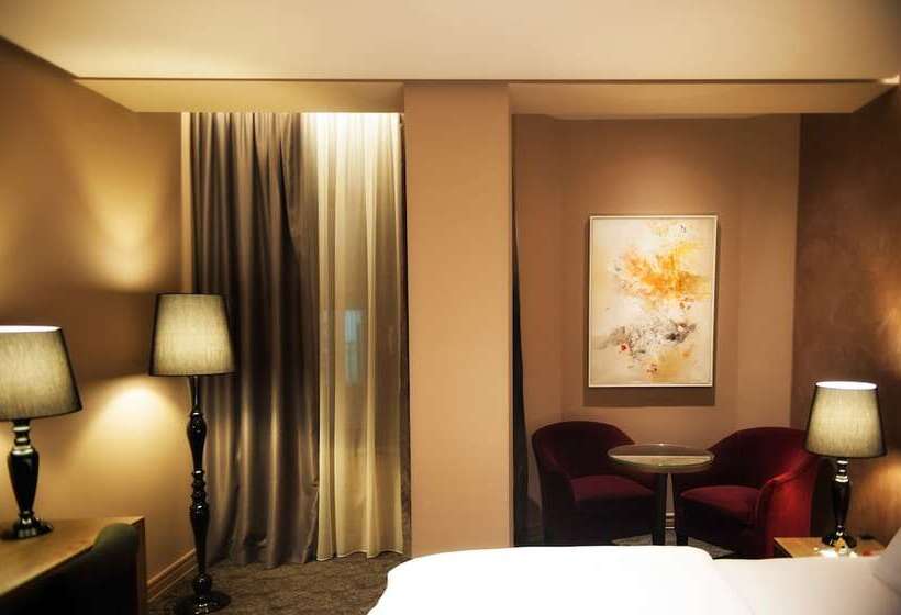 Standard Room, Mondial