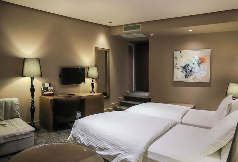 Standard Room, Mondial