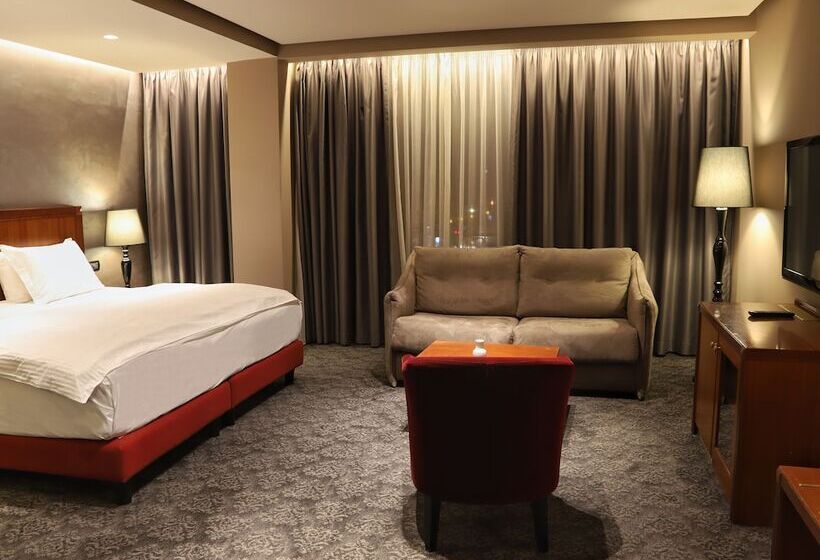 Deluxe Room, Mondial