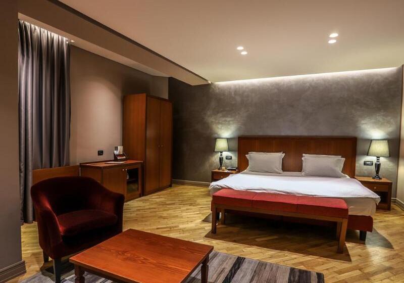 Standard Room, Mondial