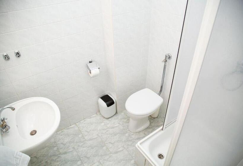 اتاق استاندارد سه نفره, Wellness Hotel Central
